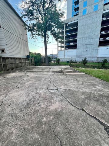 132 Carson Court, Houston, TX 77004