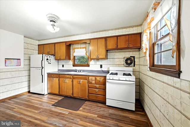 30 3RD AVE, Halethorpe, MD 21227