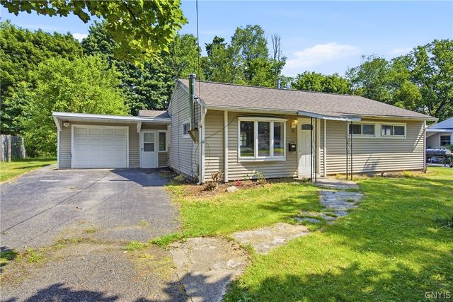 15 Lincoln Road, Clay, NY 13212