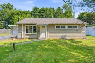 15 Lincoln Road, Clay, NY 13212