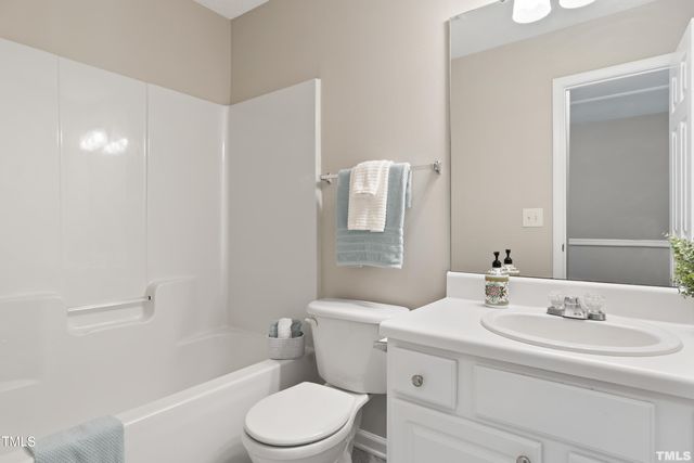 706 Canyon Lake Circle, Morrisville, NC 27560