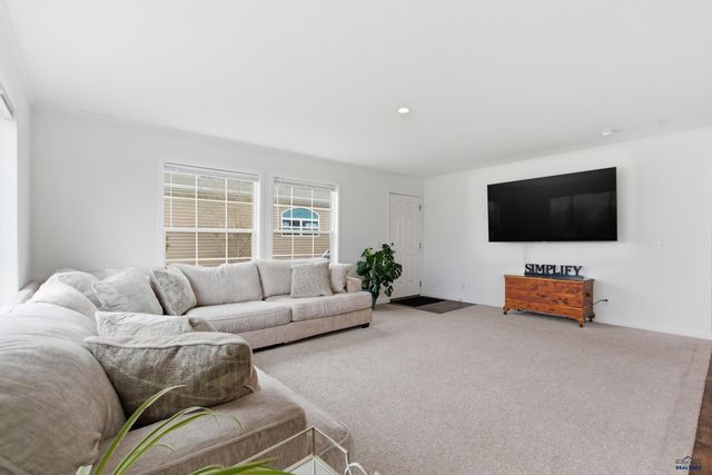 4419 CIRCLEWOOD DR, Rapid City, SD 57703