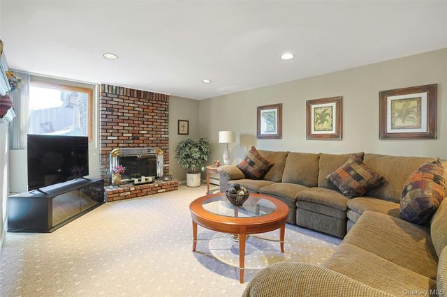 9 Summer Court, Nanuet, NY 10954