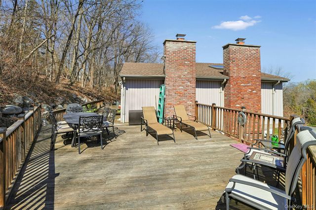 9 Summer Court, Nanuet, NY 10954