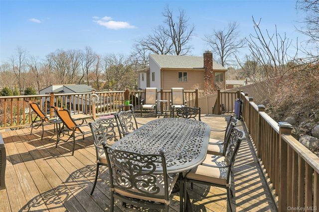 9 Summer Court, Nanuet, NY 10954