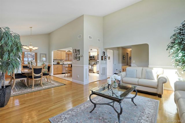 9 Summer Court, Nanuet, NY 10954