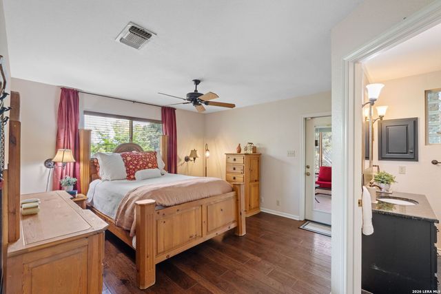 532 N School St., Boerne, TX 78006