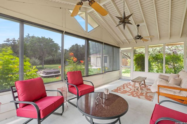 532 N School St., Boerne, TX 78006
