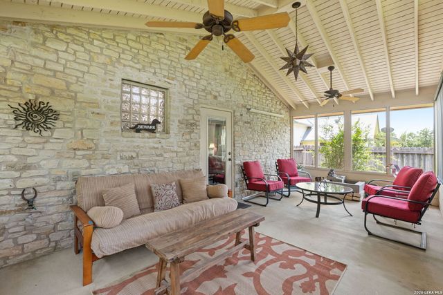 532 N School St., Boerne, TX 78006