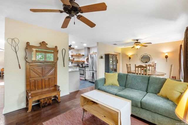 532 N School St., Boerne, TX 78006