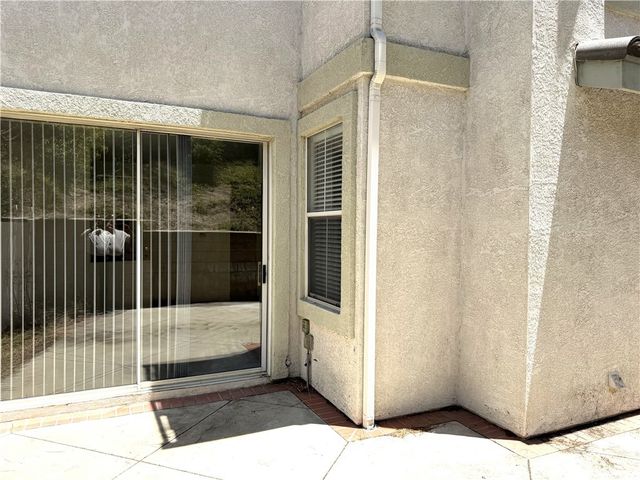 25407 Calcutta Pass Lane, Saugus, CA 91350