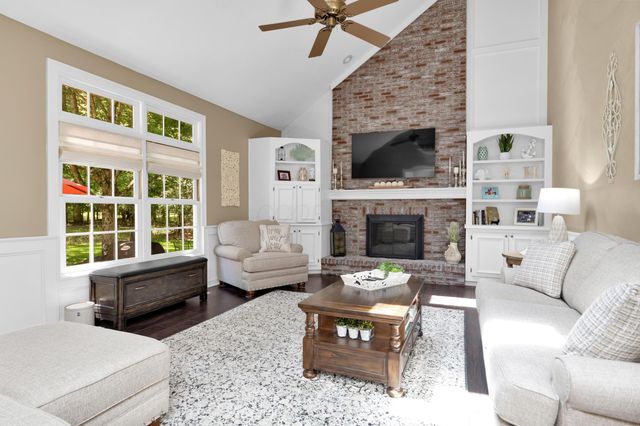 5187 Medallion Drive E, Westerville, OH 43082