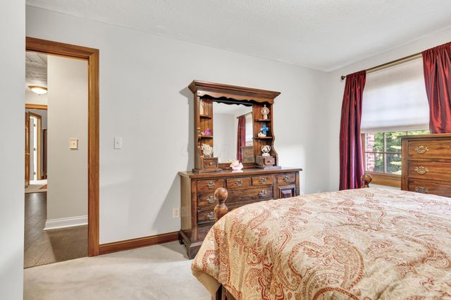 5187 Medallion Drive E, Westerville, OH 43082
