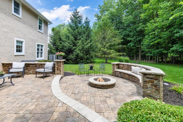 5187 Medallion Drive E, Westerville, OH 43082