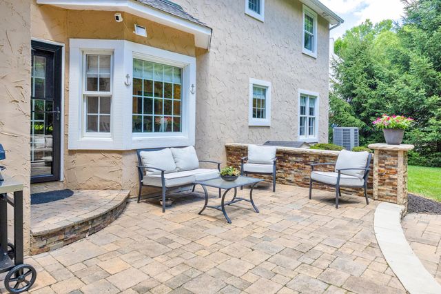 5187 Medallion Drive E, Westerville, OH 43082
