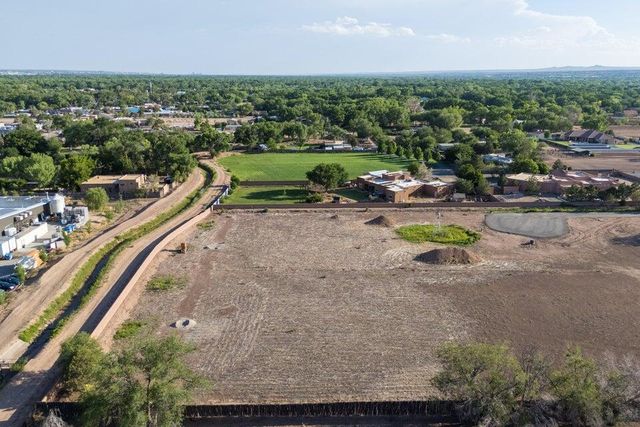 390 Pueblito Lane, Corrales, NM 87048