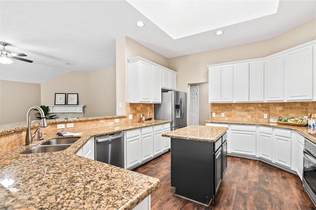 3522 Pine Chase Drive, Pearland, TX 77581
