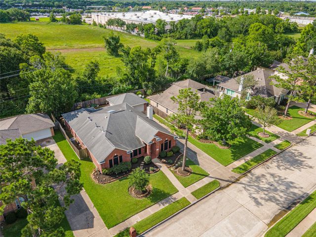 3522 Pine Chase Drive, Pearland, TX 77581