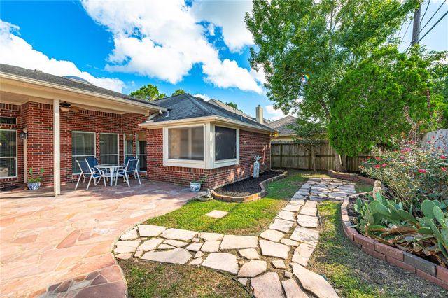 3522 Pine Chase Drive, Pearland, TX 77581