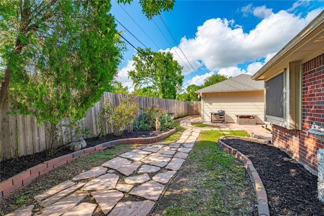 3522 Pine Chase Drive, Pearland, TX 77581