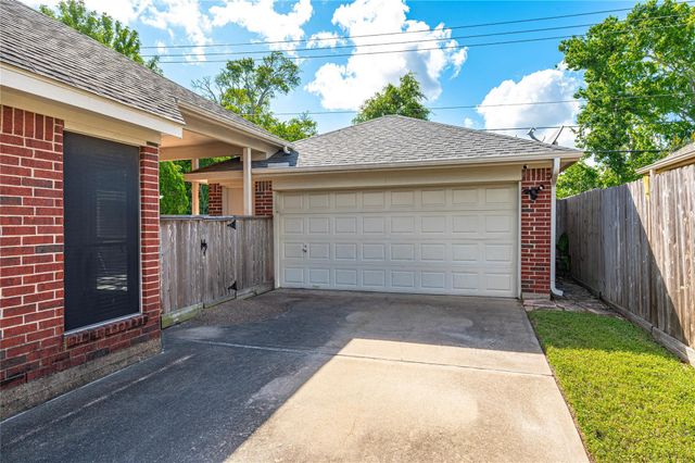 3522 Pine Chase Drive, Pearland, TX 77581