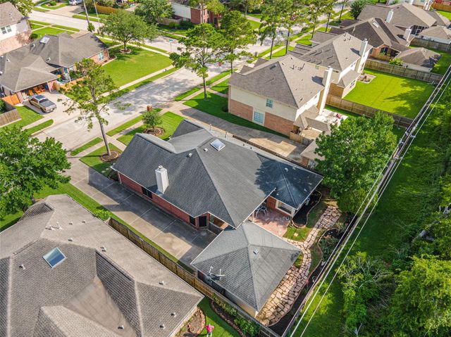 3522 Pine Chase Drive, Pearland, TX 77581