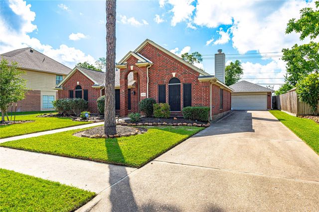 3522 Pine Chase Drive, Pearland, TX 77581