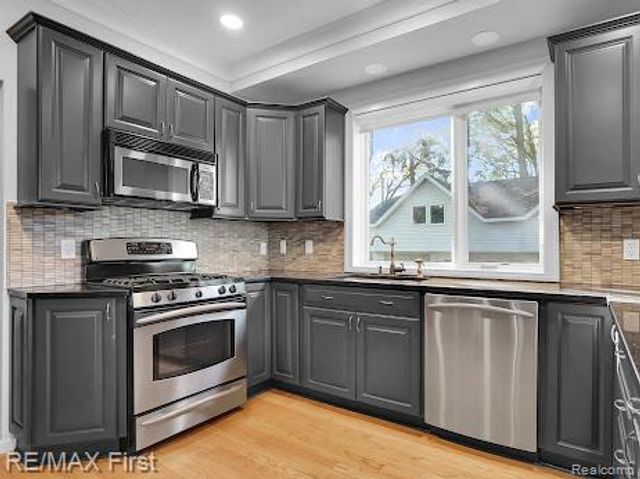 410 Crane Avenue, Royal Oak, MI 48067