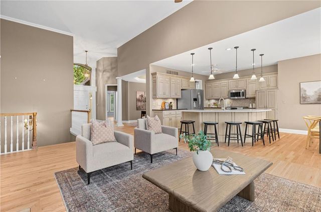 20306 W 99th Terrace, Lenexa, KS 66220