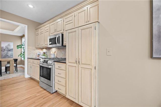 20306 W 99th Terrace, Lenexa, KS 66220