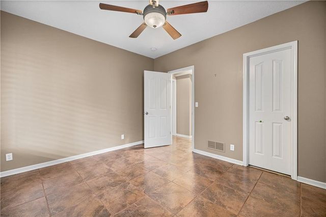 20306 W 99th Terrace, Lenexa, KS 66220
