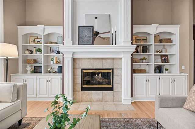 20306 W 99th Terrace, Lenexa, KS 66220