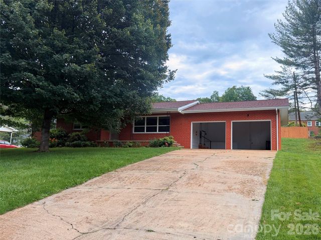56 Henson Drive, Waynesville, NC 28786