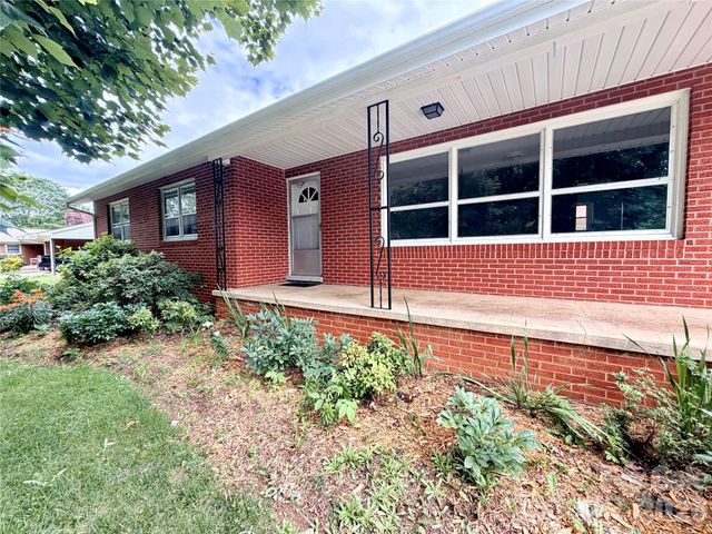 56 Henson Drive, Waynesville, NC 28786