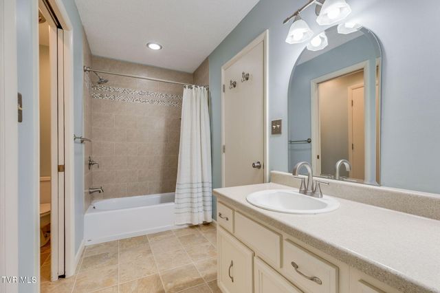1901 Sherwood Drive, Johnson City, TN 37601