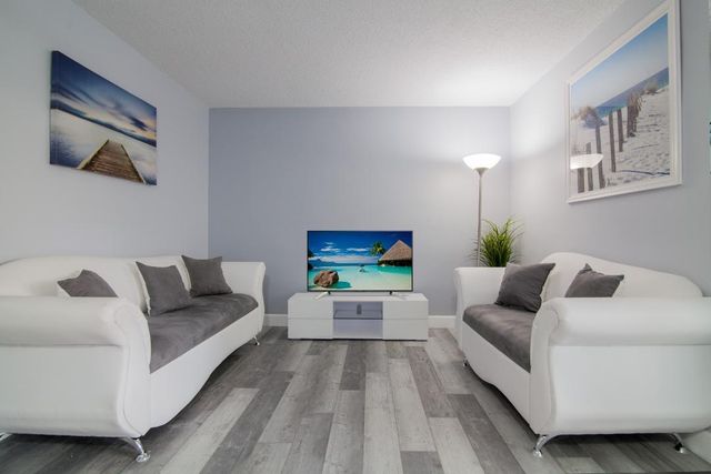 320 S Surf Road 205, Hollywood, FL 33019