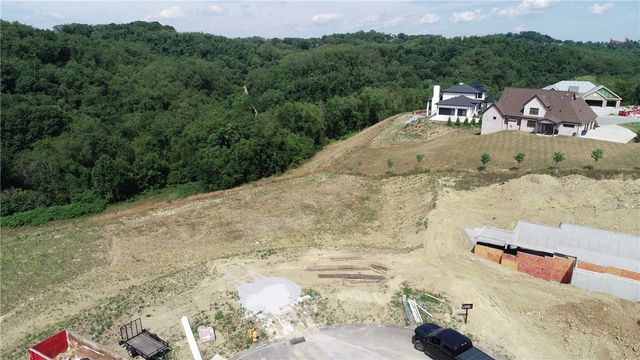 2105 Laurel Ridge Dr, Jefferson Hills, PA 15025