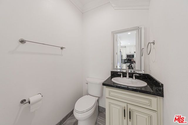 2017 Centinela Avenue B, Santa Monica, CA 90404