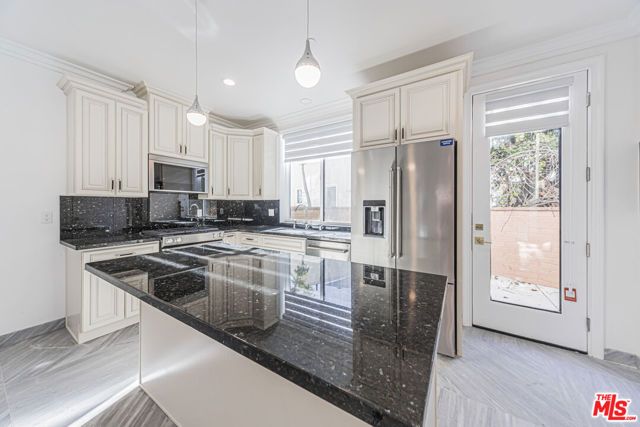 2017 Centinela Avenue B, Santa Monica, CA 90404