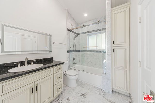 2017 Centinela Avenue B, Santa Monica, CA 90404