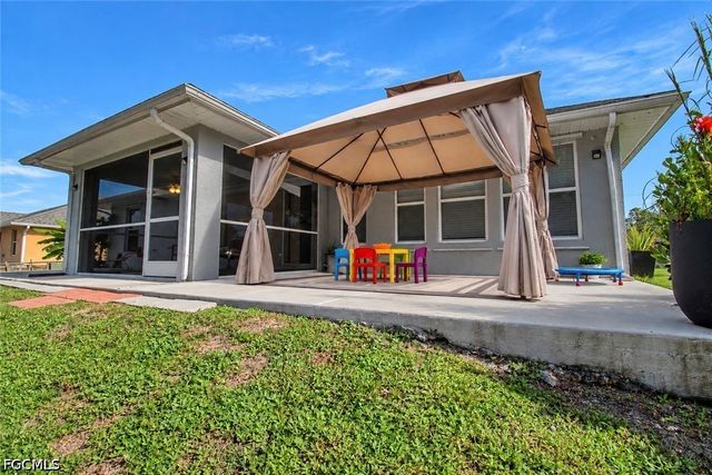 424 La Perouse ST, Lehigh Acres, FL 33974