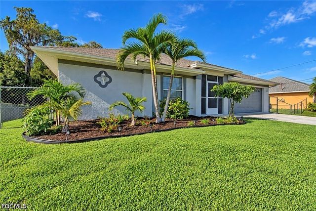 424 La Perouse ST, Lehigh Acres, FL 33974