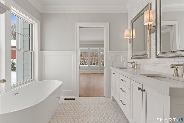 92 Scotland Avenue, Madison, CT 06443