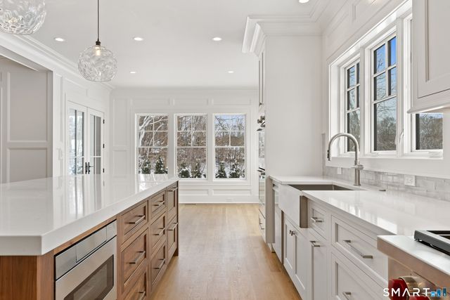 92 Scotland Avenue, Madison, CT 06443