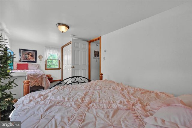 102 SHUMAKER RD, Bainbridge, PA 17502