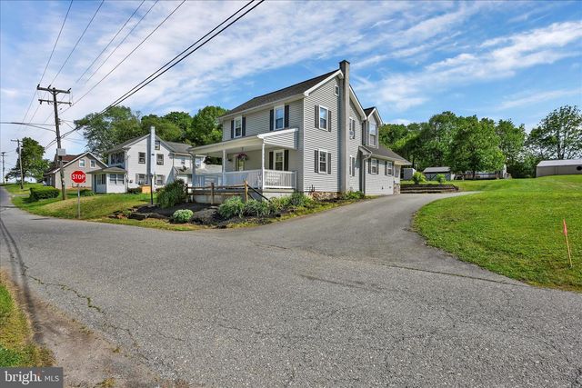 102 SHUMAKER RD, Bainbridge, PA 17502