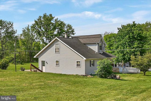 102 SHUMAKER RD, Bainbridge, PA 17502