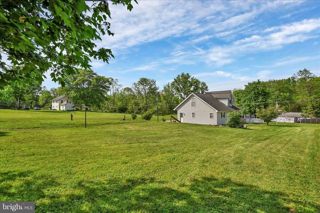 102 SHUMAKER RD, Bainbridge, PA 17502