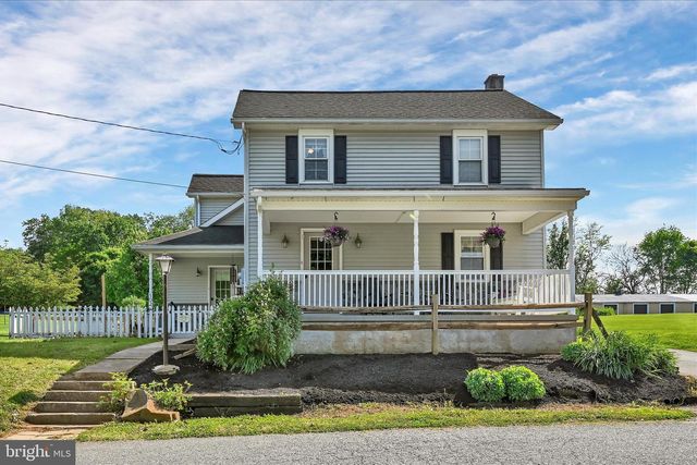 102 SHUMAKER RD, Bainbridge, PA 17502