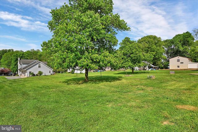102 SHUMAKER RD, Bainbridge, PA 17502